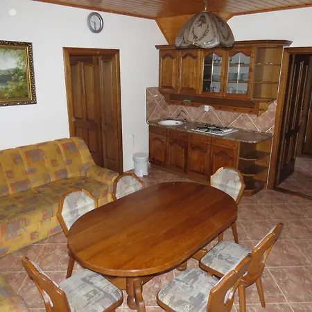 アパート 7 Foes *